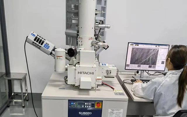 High-vacuum scanning electron microscope
