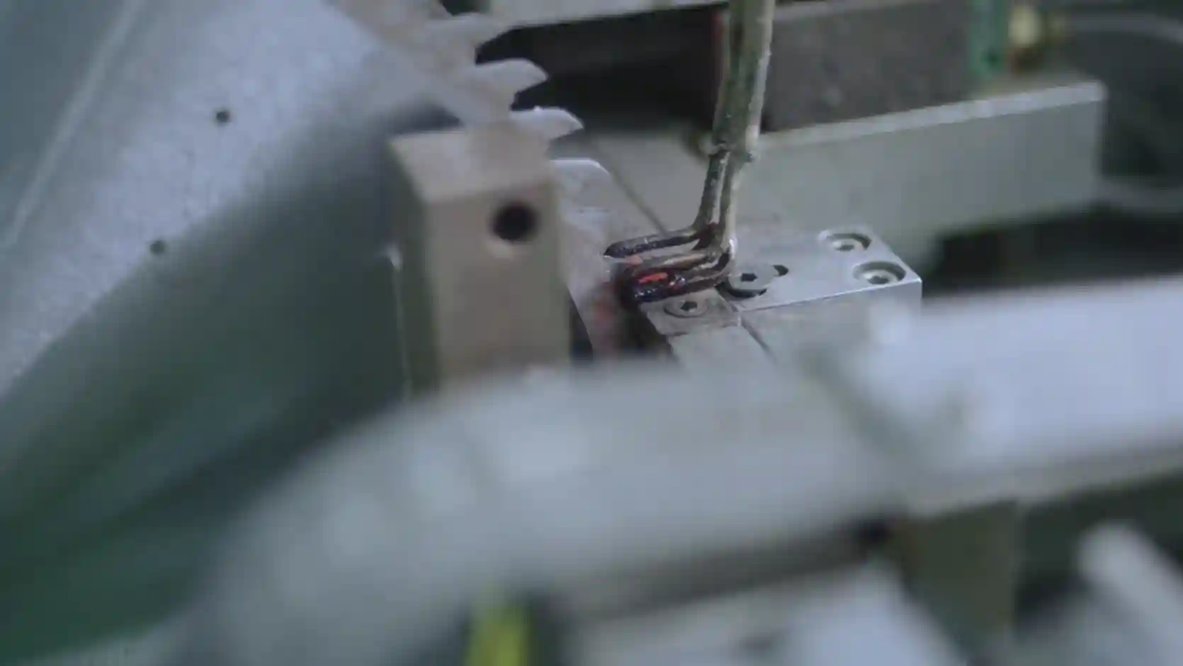 Automatic brazing saw tips