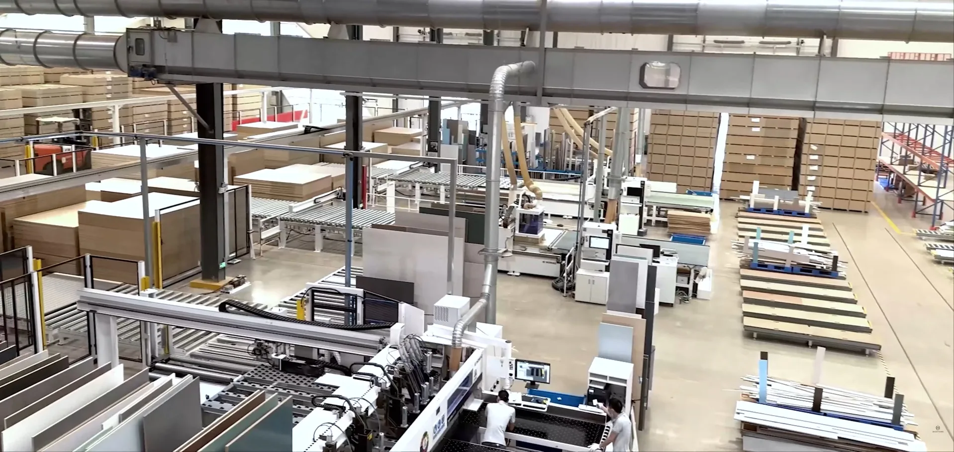 Automated panel processing line in a furniture factory